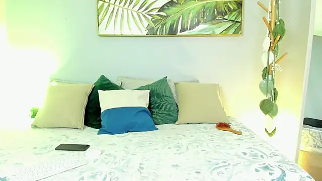 Snapshot of iriis_rosse chatting on 10-14-25, 05:03 iriis rosse online show from 10-14-25, 05:03