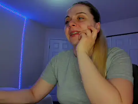 HappyIva online show from 03-15-25, 06:47