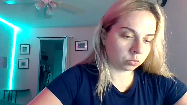 HappyIva online show from 09-22-25, 06:37