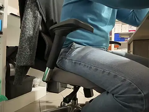 Snapshot of stefanosk chatting on 01-04-25, 06:52 stefanosk online show from 01-04-25, 06:52