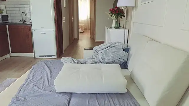 KristineEsme online show from 10-12-25, 06:12