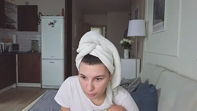 KristineEsme online show from 10-30-25, 04:47