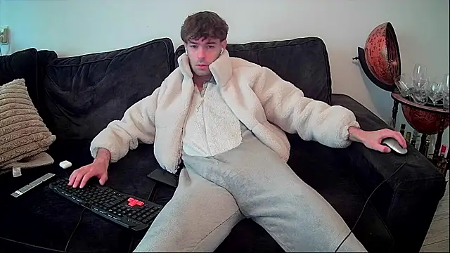 Snapshot of onesieboyx chatting on 11-21-25, 09:52 onesieboyx online show from 11-21-25, 09:52