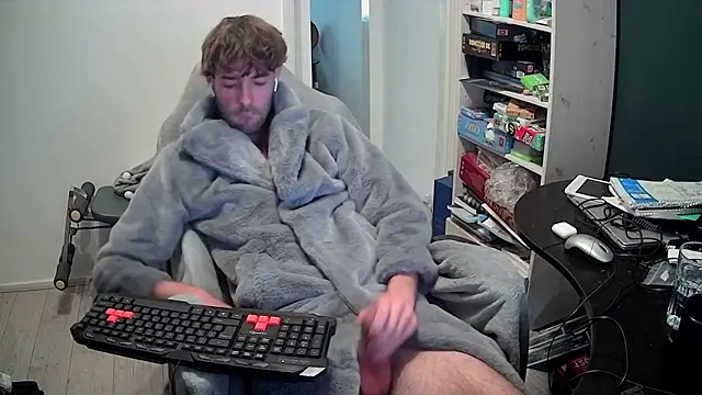 Snapshot of onesieboyx chatting on 12-05-25, 12:25 onesieboyx online show from 12-05-25, 12:25