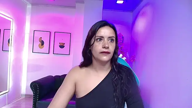 Snapshot of Arianna_sweeet chatting on 05-10-26, 04:17 Arianna sweeet online show from 05-10-26, 04:17
