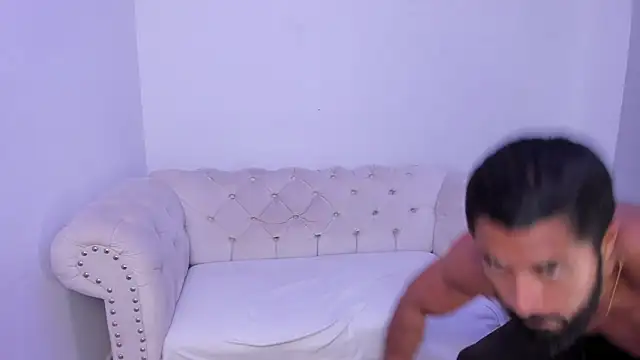 Santiago huntt online show from 10-18-25, 01:34