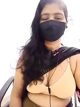 Snapshot of Lucky-Deepthi chatting on 07-28-26, 11:04 Lucky-Deepthi online show from 07-28-26, 11:04