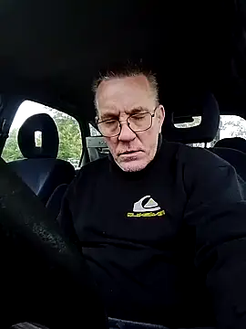 Snapshot of aigledauphin chatting on 10-13-25, 11:21 aigledauphin online show from 10-13-25, 11:21