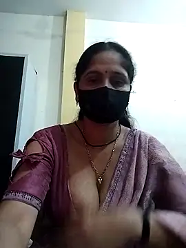 Snapshot of priyancyfun chatting on 12-15-25, 04:39 priyancyfun online show from 12-15-25, 04:39