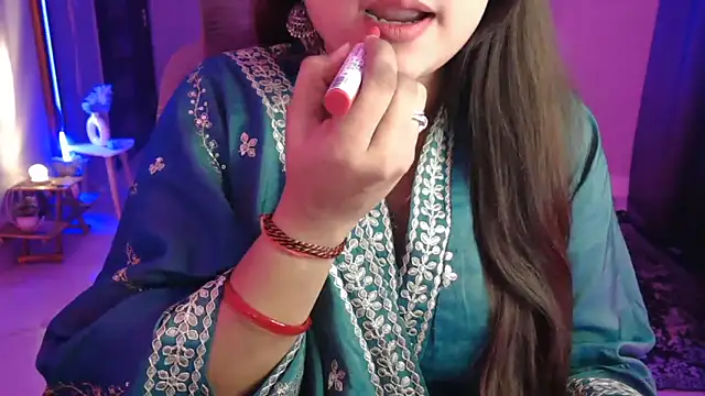 Snapshot of Mitikaa chatting on 12-19-25, 02:02 Mitikaa online show from 12-19-25, 02:02