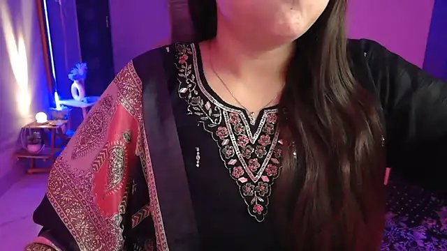 Snapshot of Mitikaa chatting on 12-20-25, 02:24 Mitikaa online show from 12-20-25, 02:24