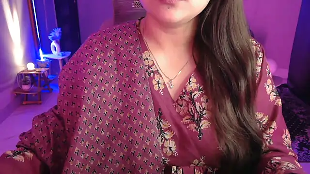 Snapshot of Mitikaa chatting on 12-21-25, 02:24 Mitikaa online show from 12-21-25, 02:24