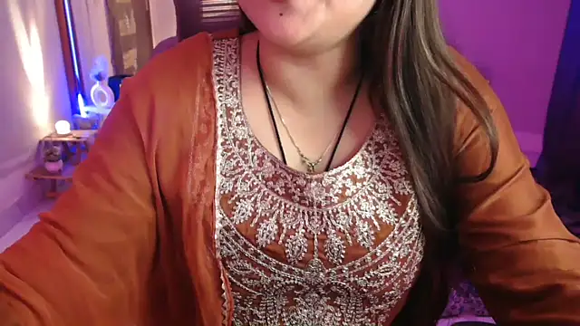 Snapshot of Mitikaa chatting on 01-06-26, 01:48 Mitikaa online show from 01-06-26, 01:48