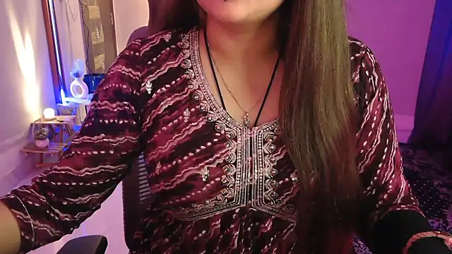 Snapshot of Mitikaa chatting on 01-07-26, 06:43 Mitikaa online show from 01-07-26, 06:43