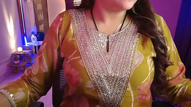 Snapshot of Mitikaa chatting on 01-12-26, 03:17 Mitikaa online show from 01-12-26, 03:17