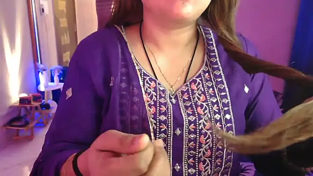 Snapshot of Mitikaa chatting on 03-24-26, 01:05 Mitikaa online show from 03-24-26, 01:05