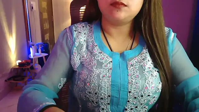 Snapshot of Mitikaa chatting on 04-10-26, 12:54 Mitikaa online show from 04-10-26, 12:54