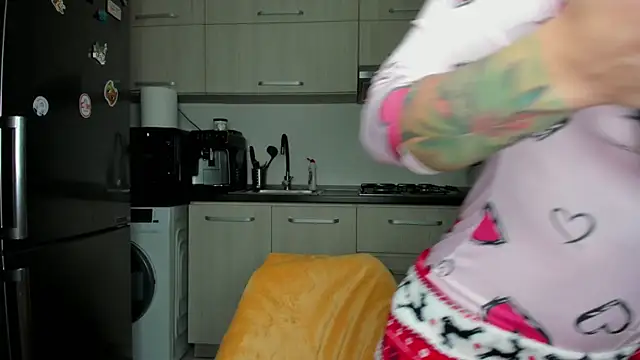 NNNoire online show from 02-08-25, 08:53