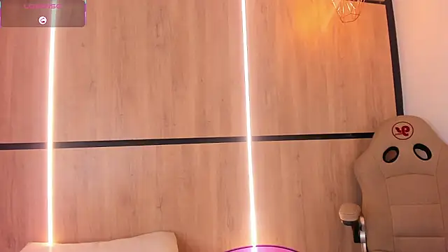 Snapshot of ashlyn_parker chatting on 11-29-25, 08:23 ashlyn parker online show from 11-29-25, 08:23