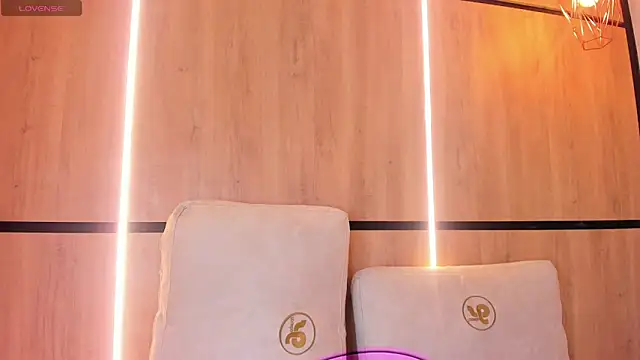 Snapshot of ashlyn_parker chatting on 12-02-25, 08:04 ashlyn parker online show from 12-02-25, 08:04