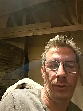 Snapshot of dimitrimarek chatting on 01-05-25, 10:40 dimitrimarek online show from 01-05-25, 10:40