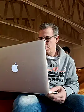 Snapshot of dimitrimarek chatting on 01-18-25, 03:27 dimitrimarek online show from 01-18-25, 03:27