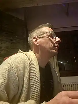 Snapshot of dimitrimarek chatting on 02-10-25, 01:03 dimitrimarek online show from 02-10-25, 01:03