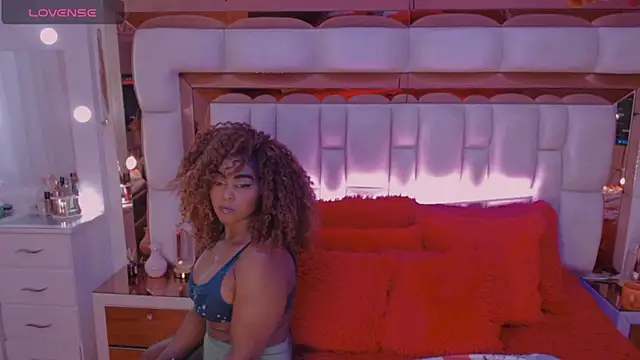 Aliana Ross online show from 11-19-25, 08:25