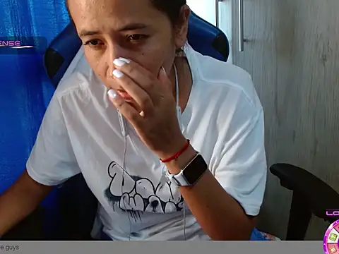 Snapshot of Danielagomez33 chatting on 03-03-26, 01:28 Danielagomez33 online show from 03-03-26, 01:28