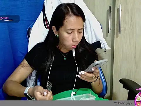 Snapshot of Danielagomez33 chatting on 03-21-26, 01:21 Danielagomez33 online show from 03-21-26, 01:21