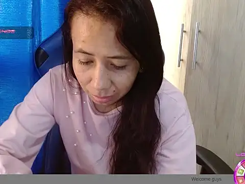 Snapshot of Danielagomez33 chatting on 03-25-26, 01:28 Danielagomez33 online show from 03-25-26, 01:28