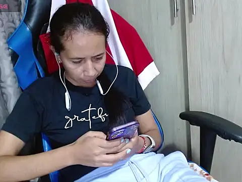 Snapshot of Danielagomez33 chatting on 04-16-26, 12:22 Danielagomez33 online show from 04-16-26, 12:22