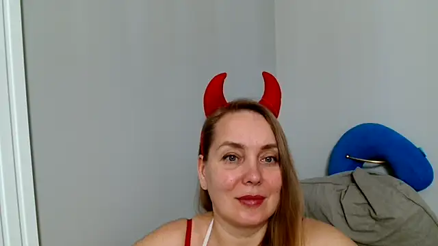 Lolawhite8 online show from 03-18-25, 08:15