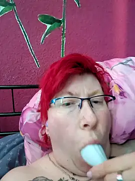 Snapshot of KleeneHeidi411 chatting on 03-18-25, 02:15 KleeneHeidi411 online show from 03-18-25, 02:15