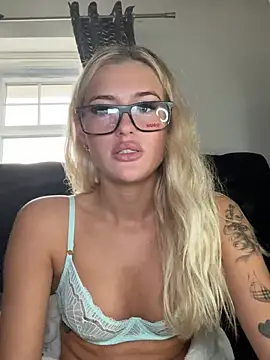 Snapshot of PrettyPrincess69x chatting on 01-13-25, 12:02 PrettyPrincess69x online show from 01-13-25, 12:02