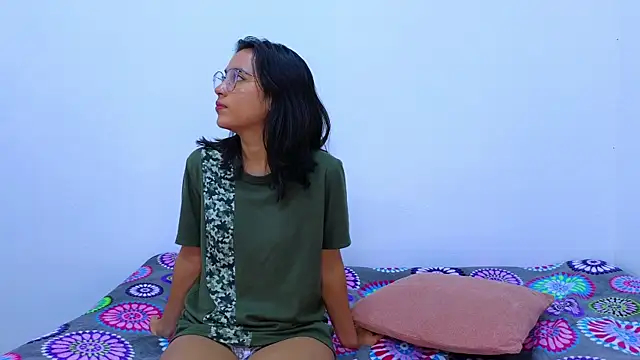 Snapshot of Ana_and_Leo chatting on 02-05-25, 05:53 Ana and Leo online show from 02-05-25, 05:53