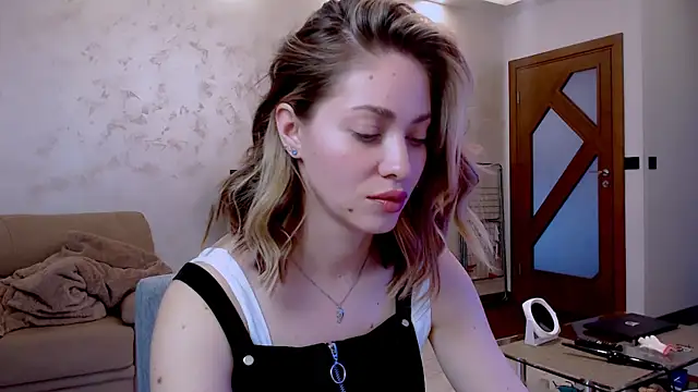 Eroticgiftxxx online show from 03-06-25, 01:57