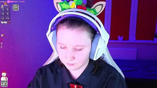 Snapshot of mon_lola chatting on 12-17-25, 03:40 mon lola online show from 12-17-25, 03:40