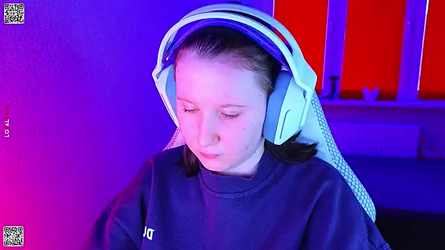 Snapshot of mon_lola chatting on 01-11-26, 10:20 mon lola online show from 01-11-26, 10:20