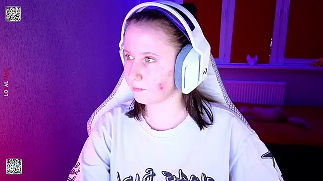 Snapshot of mon_lola chatting on 02-04-26, 02:56 mon lola online show from 02-04-26, 02:56