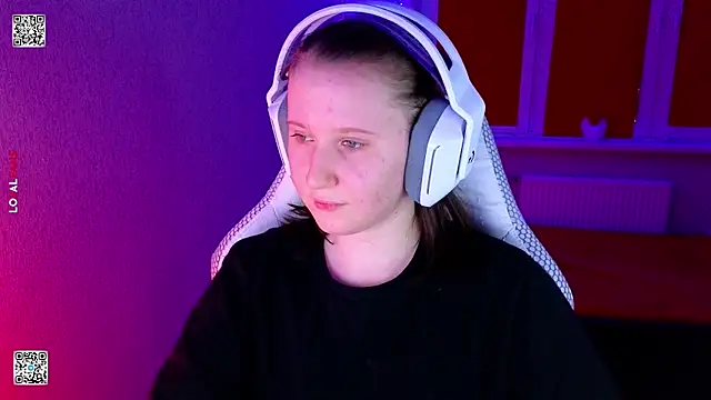 Snapshot of mon_lola chatting on 02-11-26, 04:23 mon lola online show from 02-11-26, 04:23