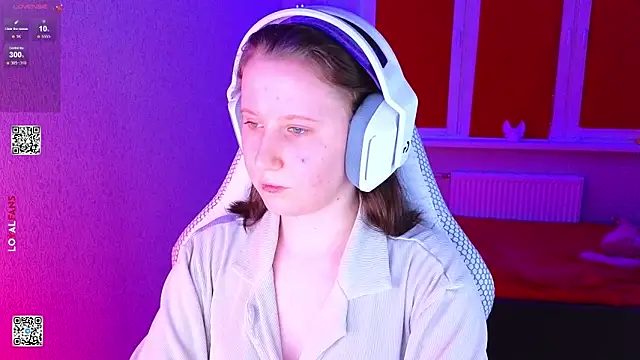 Snapshot of mon_lola chatting on 02-17-26, 03:40 mon lola online show from 02-17-26, 03:40