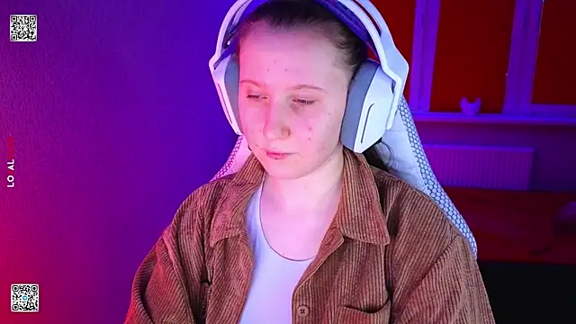 Snapshot of mon_lola chatting on 02-19-26, 02:13 mon lola online show from 02-19-26, 02:13