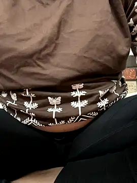 Snapshot of Red-Magic-25 chatting on 11-20-25, 06:35 Red-Magic-25 online show from 11-20-25, 06:35