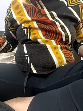 Snapshot of Red-Magic-25 chatting on 11-23-25, 06:57 Red-Magic-25 online show from 11-23-25, 06:57