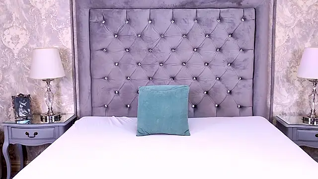 LexiRiley online show from 03-08-26, 06:17