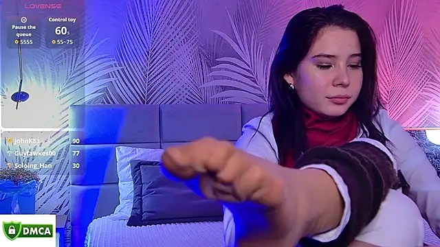 Emma plux online show from 10-31-25, 08:21