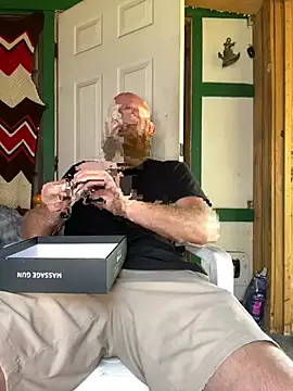 Snapshot of 32XRedBeard chatting on 04-18-26, 09:04 32XRedBeard online show from 04-18-26, 09:04