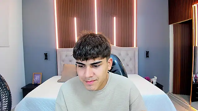 Tommy18   online show from 10-31-25, 03:40