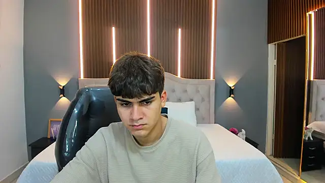 Tommy18   online show from 11-11-25, 03:39